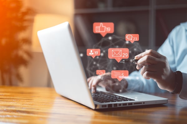 laptop iStock-1829356728
